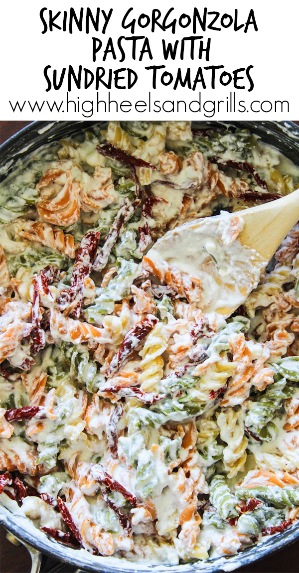 Skinny Gorgonzola Pasta with Sundried Tomatoes - This is an awesome, lightened up dinner recipe! #RonzoniSummer https://www.highheelsandgrills.com/skinny-gorgonzola-pasta-with-sundried-tomatoes/