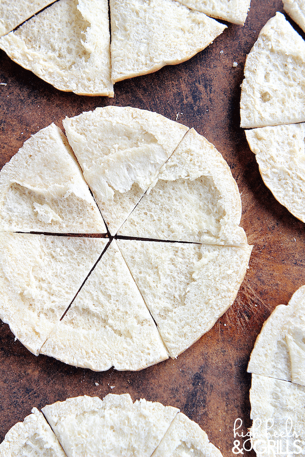 How to Make Pita Chips, the easy way. These are so good and taste way better than store bought pita chips.