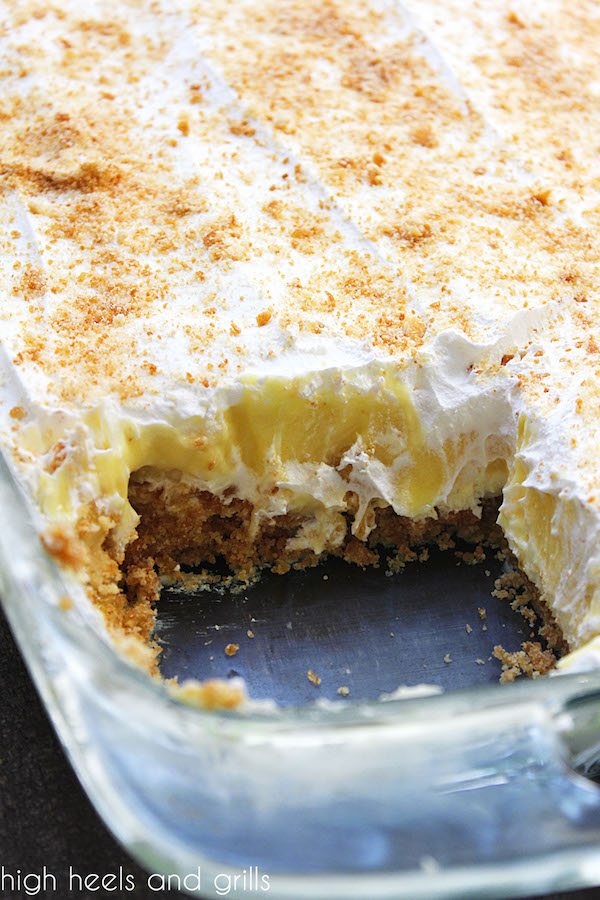 No Bake Banana Pudding Layer Dessert - Vanilla wafers, cheesecake, banana pudding, and whipped topping. It's the banana pudding lover's dream!