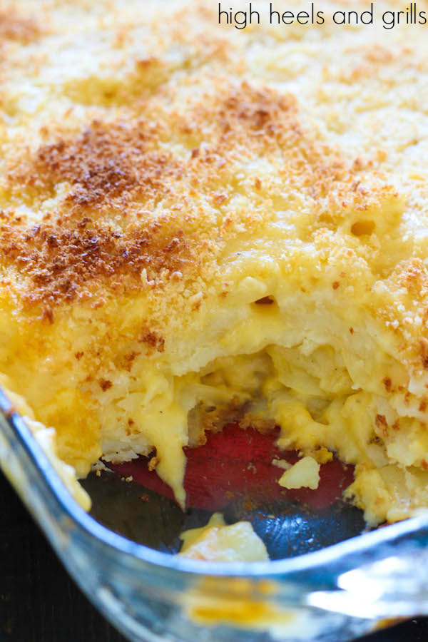 Cheesy Scalloped Potatoes - cheesy, easy to make, and the Panko bread crumbs on top give it the perfect hint of crunchiness! https://www.highheelsandgrills.com/cheesy-scalloped-potatoes/